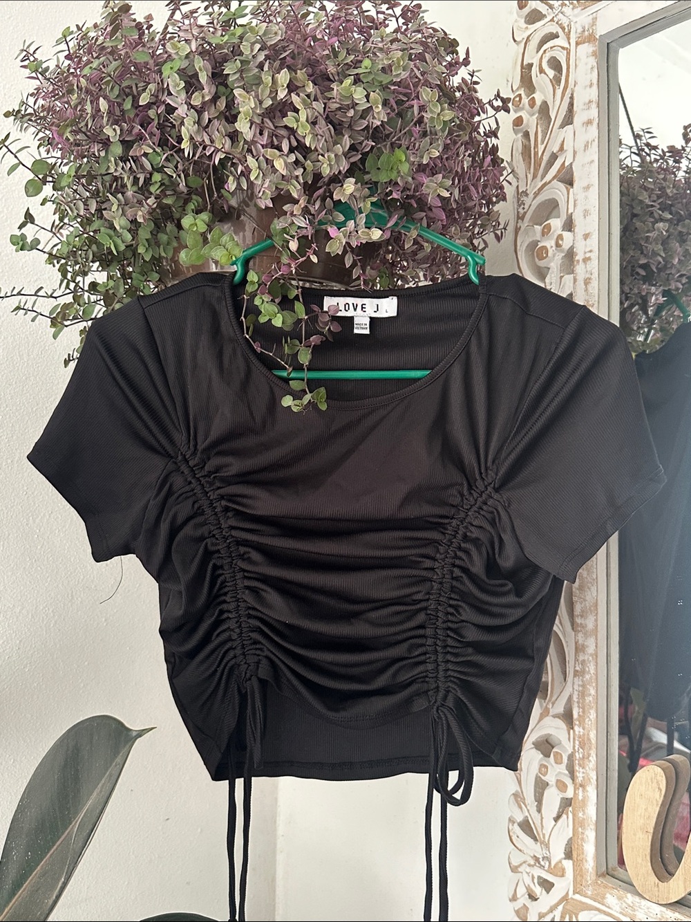 love J Black Ruched Front Crop Top - Short Sleeve